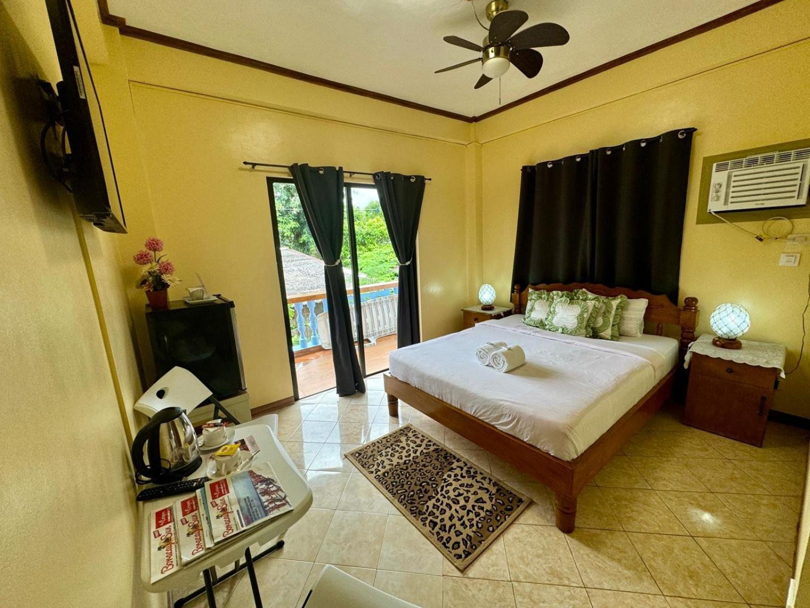 Ocean Breeze Inn Manoc-Manoc Екстер'єр фото