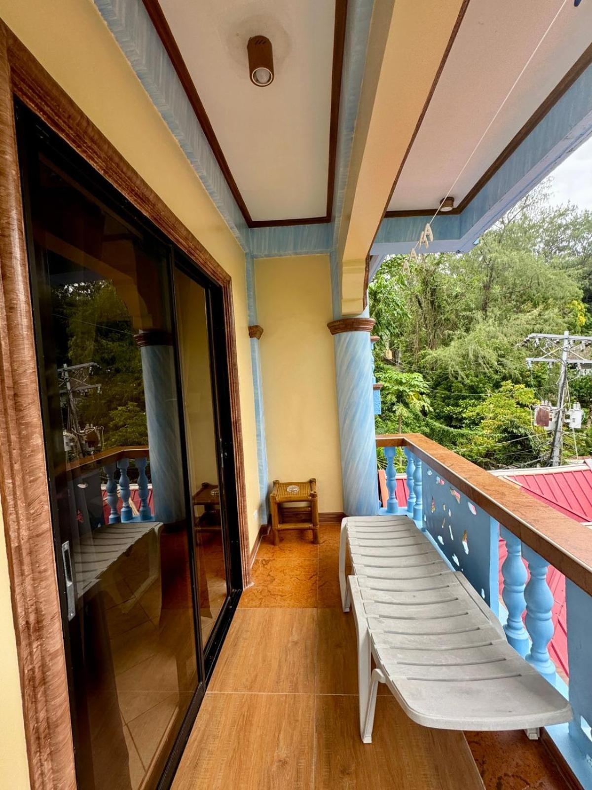 Ocean Breeze Inn Manoc-Manoc Екстер'єр фото