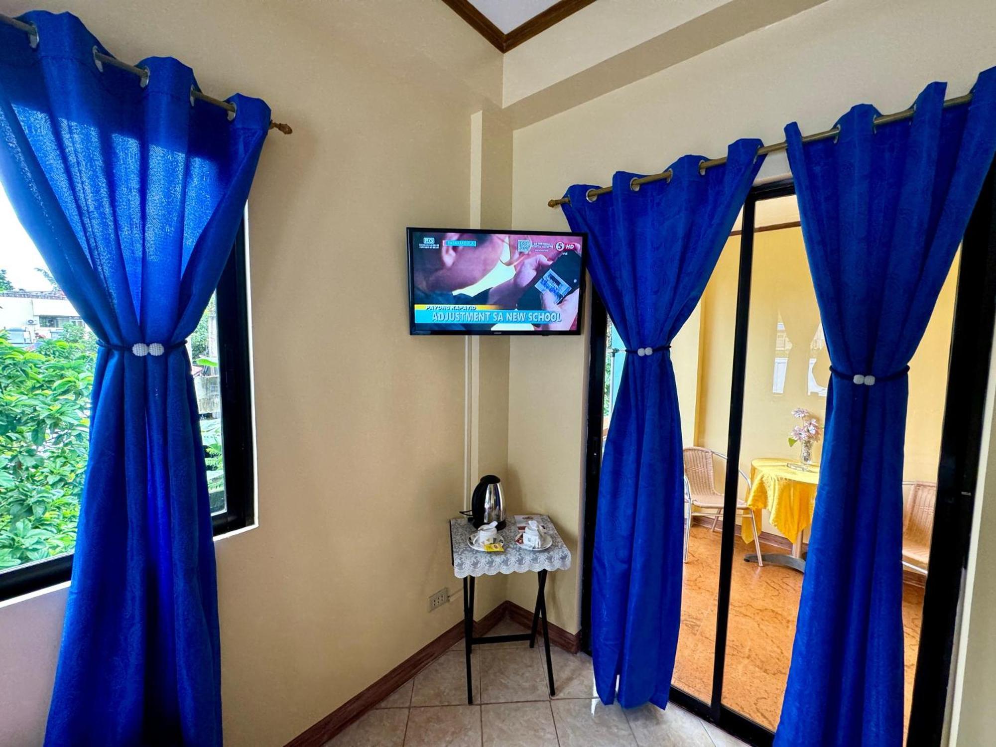 Ocean Breeze Inn Manoc-Manoc Екстер'єр фото