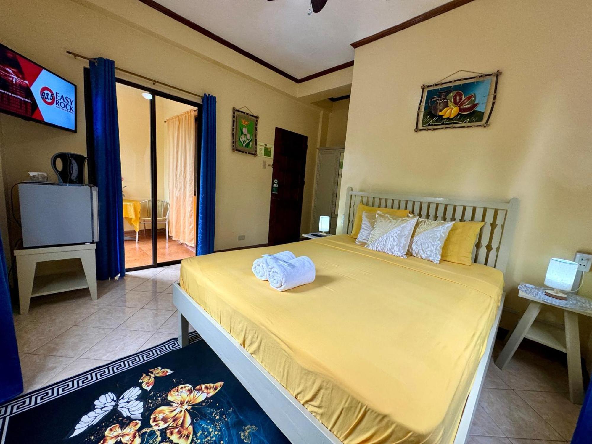 Ocean Breeze Inn Manoc-Manoc Екстер'єр фото