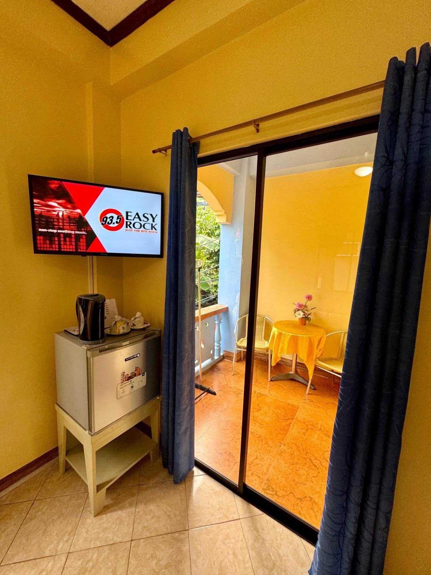 Ocean Breeze Inn Manoc-Manoc Екстер'єр фото