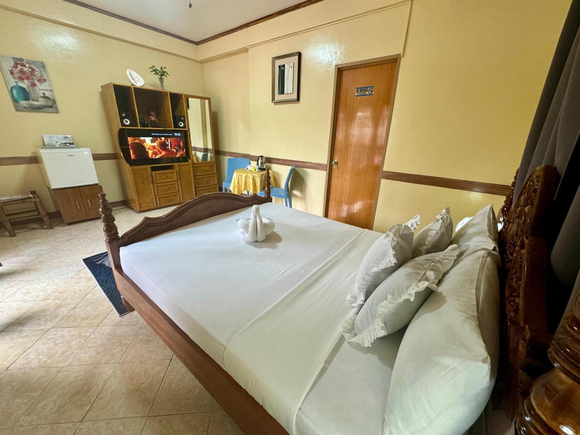 Ocean Breeze Inn Manoc-Manoc Екстер'єр фото