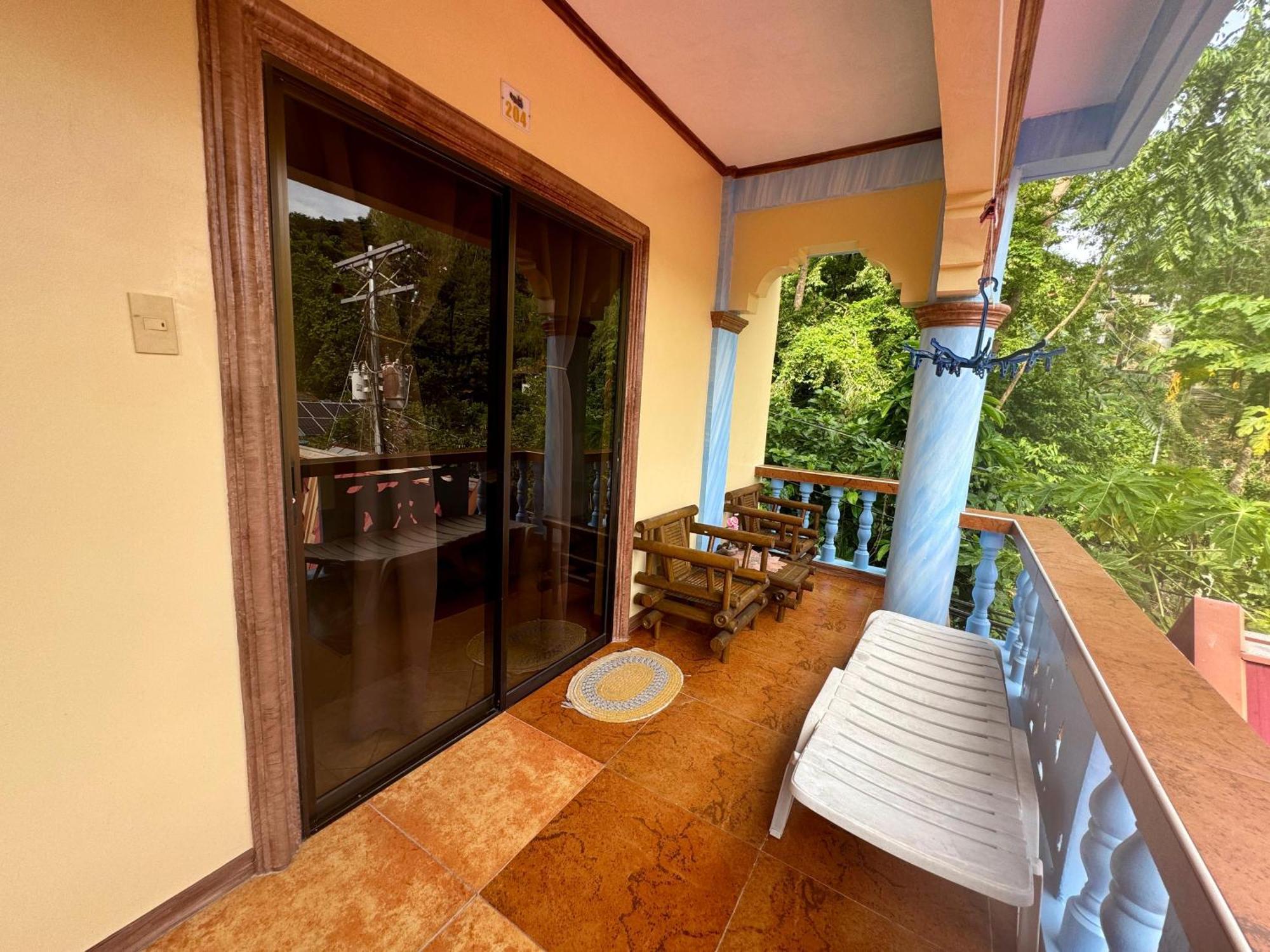 Ocean Breeze Inn Manoc-Manoc Екстер'єр фото