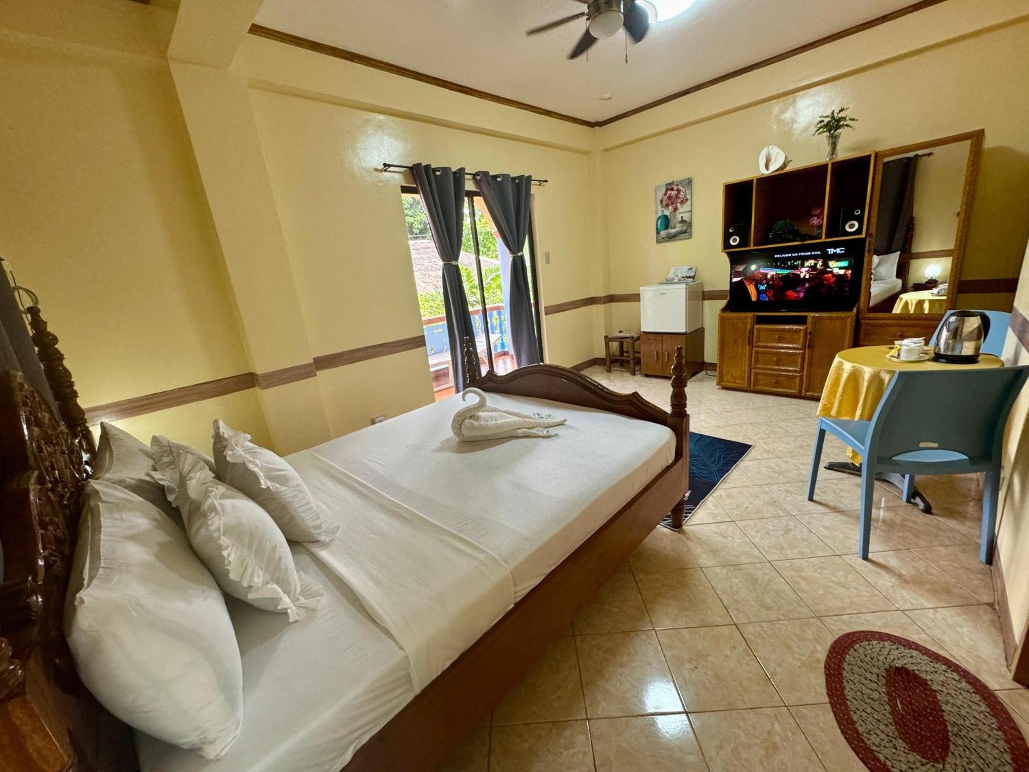 Ocean Breeze Inn Manoc-Manoc Екстер'єр фото