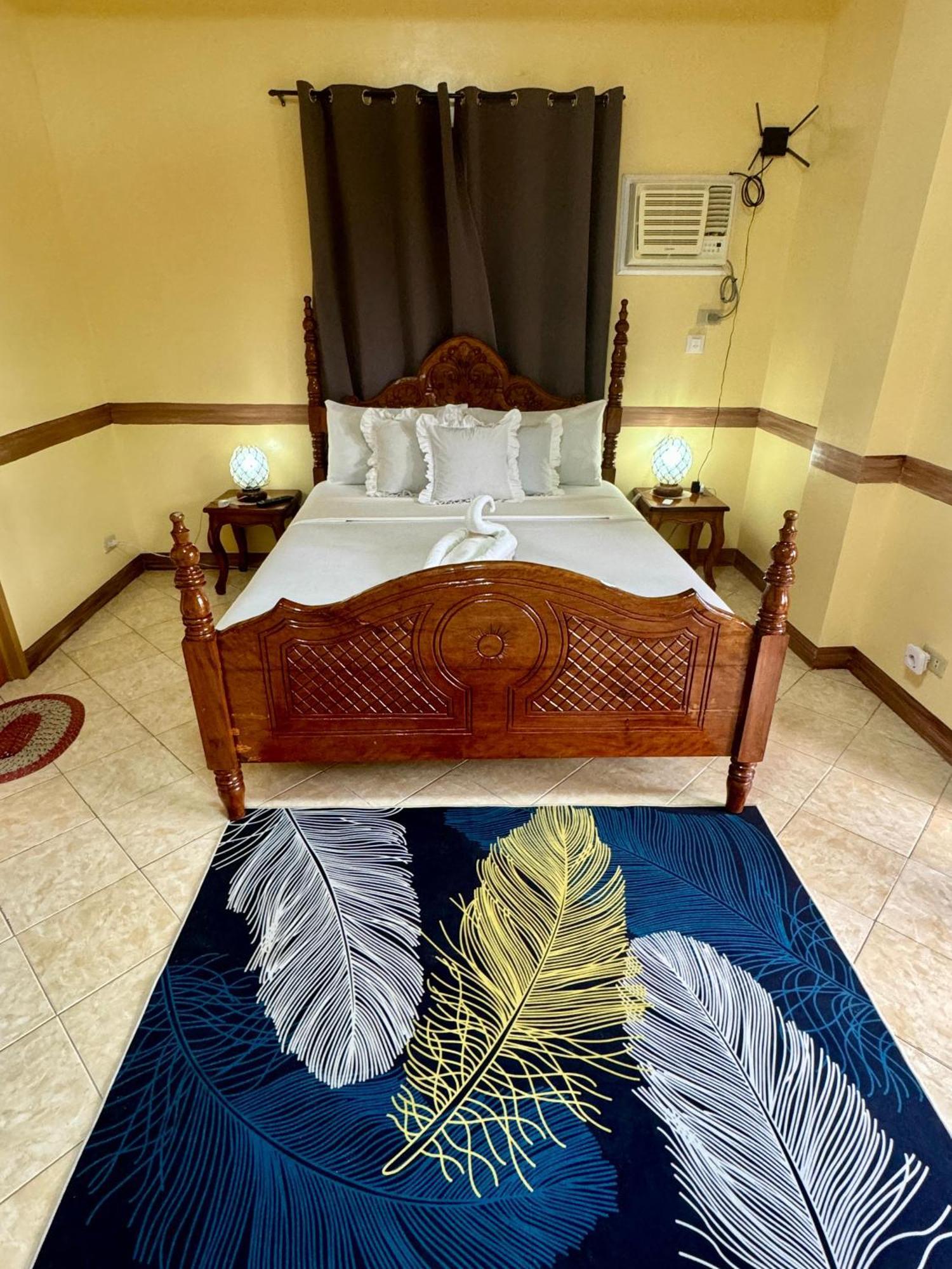 Ocean Breeze Inn Manoc-Manoc Екстер'єр фото