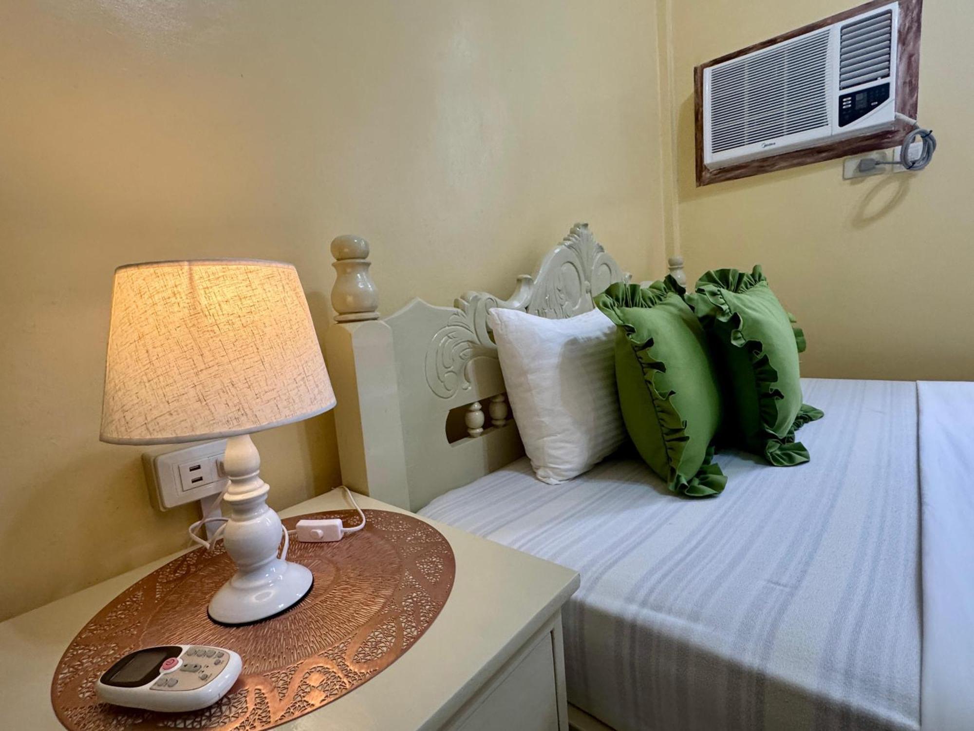 Ocean Breeze Inn Manoc-Manoc Номер фото